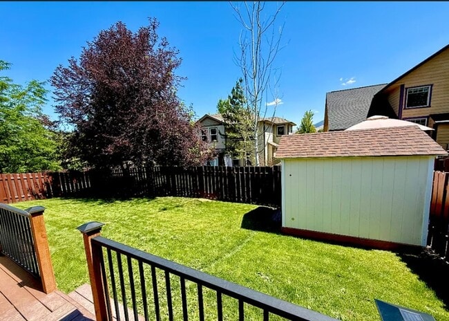 Building Photo - Fully Furnished and Supplied House in Lowe...