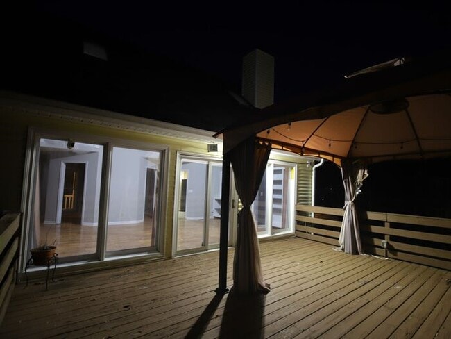 Building Photo - 104 Victoria Dr