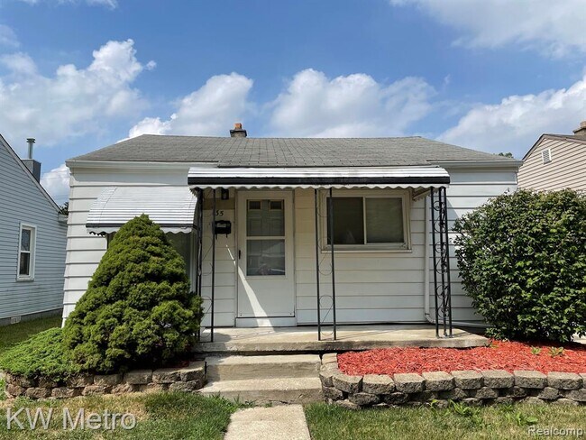 Primary Photo - 135 E Hudson Ave