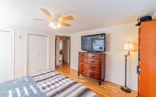 Building Photo - 1503 Newton St