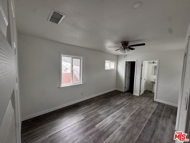 Building Photo - 3020 Magnolia Ave