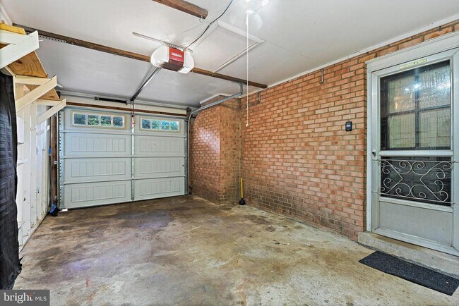 Building Photo - 7623 Highland St