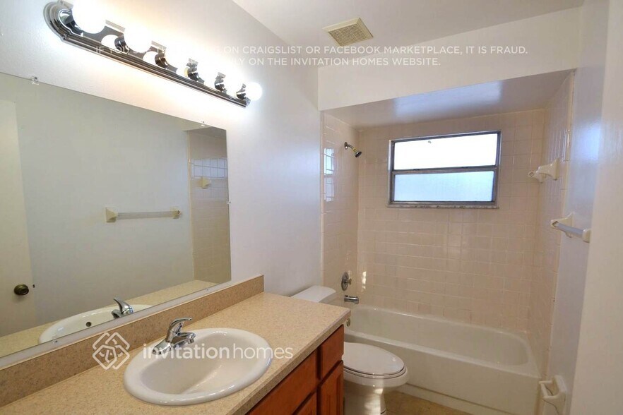 Building Photo - 15616 Hidden Lake Cir