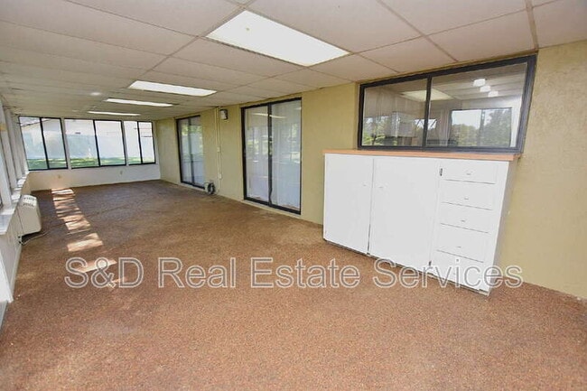 Building Photo - 1715 High Point Dr