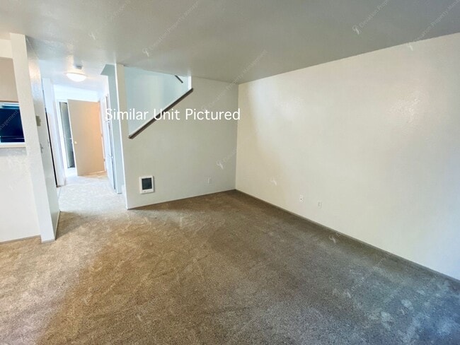 Building Photo - 2810 NE Mesa Ct