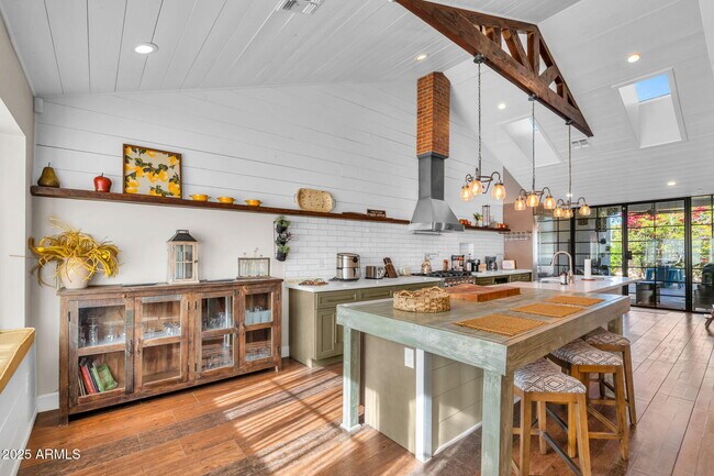 Building Photo - 4402 E Turney Ave