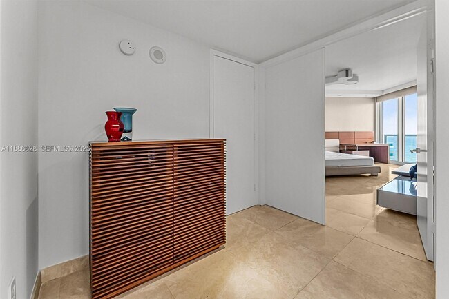 Building Photo - 19333 Collins Ave