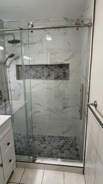 Building Photo - 5138 W 141st St