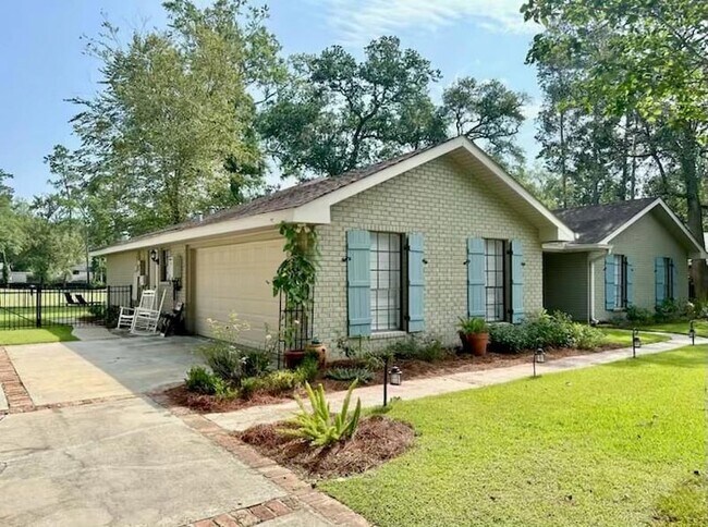 Building Photo - 773 Bocage Ln