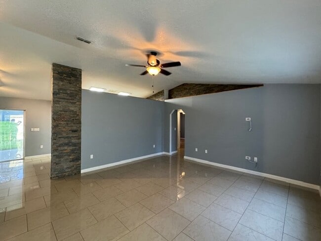Building Photo - Beautifully Renovated Home In the Shores  3/2/2 **WON"T LAST**