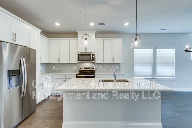 Building Photo - 204 Douglas Bend Rd