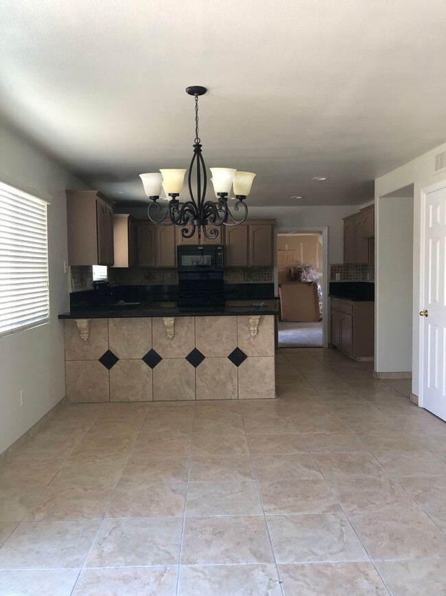 Building Photo - 2 Weeks Free! 4 Bedroom, 2.5 Bathroom Ston...