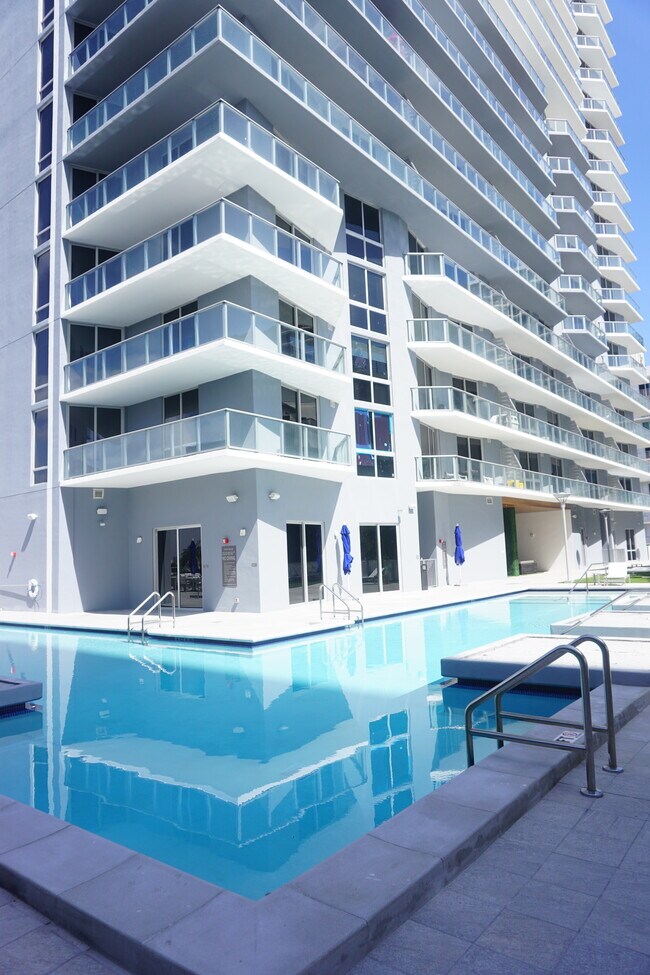 Building Photo - 1010 SW 2nd Ave