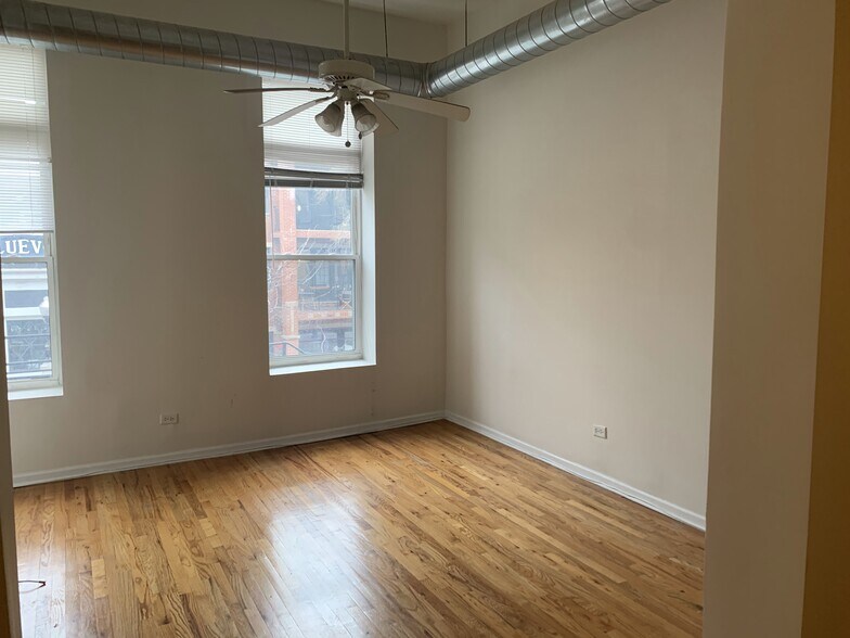Building Photo - 1538 N Milwaukee Ave