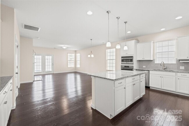 Building Photo - 720 Wood Lily Dr