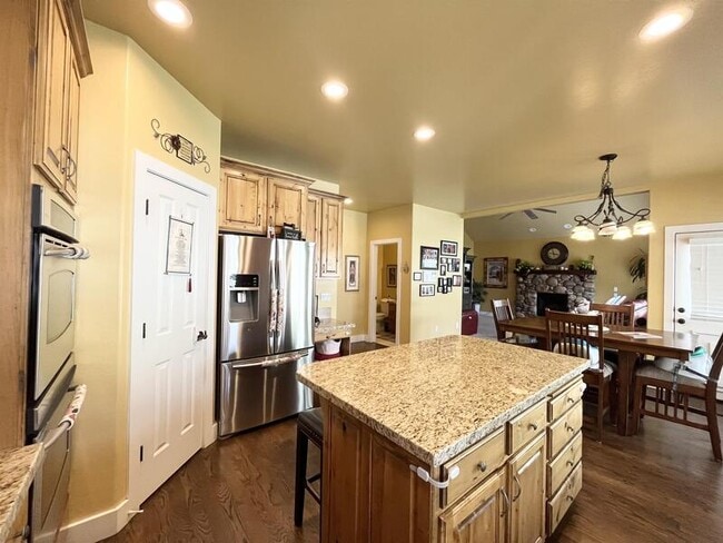 Building Photo - 2035 Quartzridge Dr
