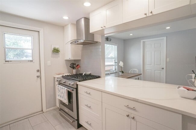 Building Photo - 1032 Hollywood Ave