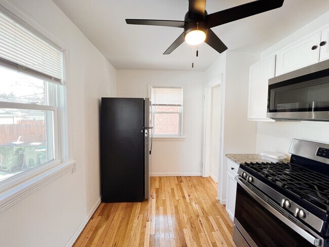 Building Photo - 4530 Wood Ave