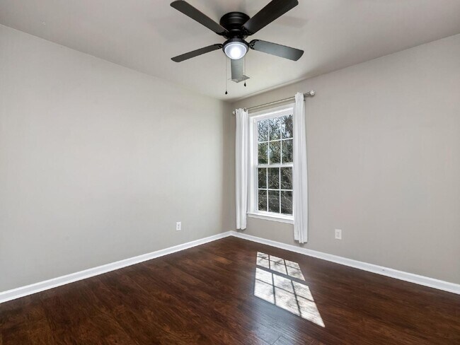 Building Photo - Cutters Spring-Providence Park!