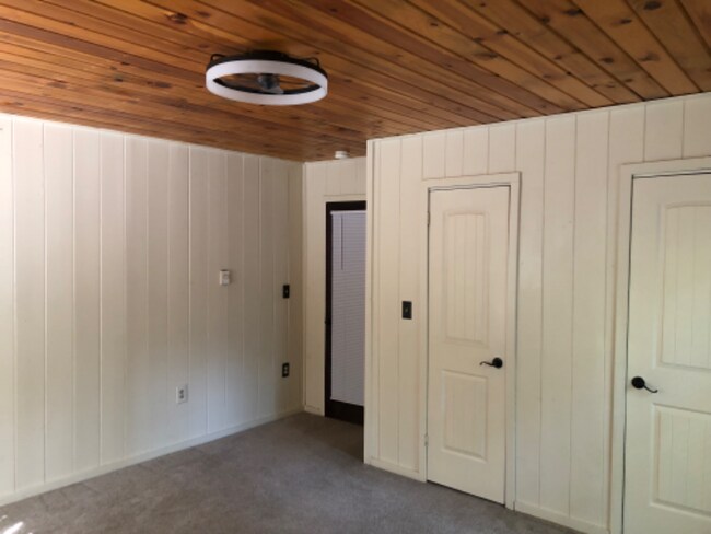 Building Photo - 107 Rockcrest Ridge