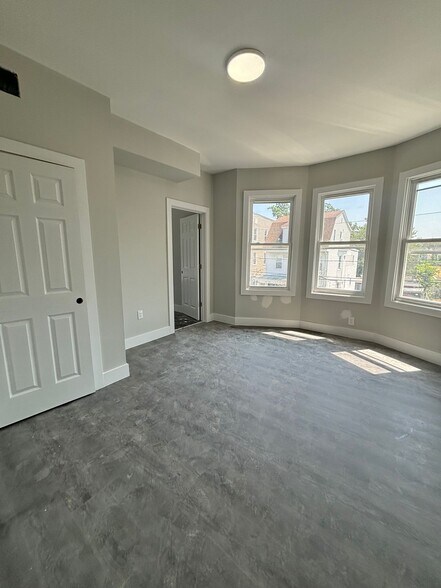 Building Photo - 257 Ellis Ave