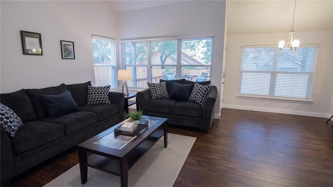 Building Photo - Boxwood Drive