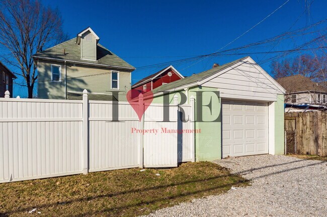 Building Photo - 158 Dakota Ave