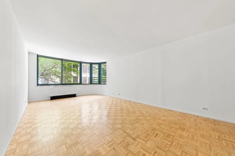 Building Photo - 3LN