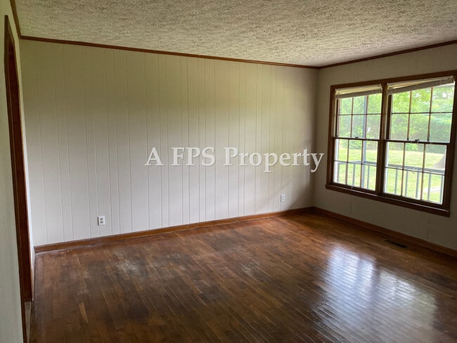 Building Photo - 583 S Holcomb Rd SW