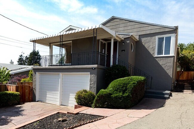 Building Photo - Elegant Kensington living with comfort, character, and scenic appeal