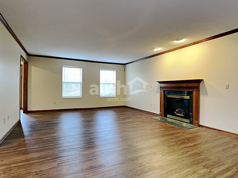 Building Photo - 6471 Willow Bend Dr