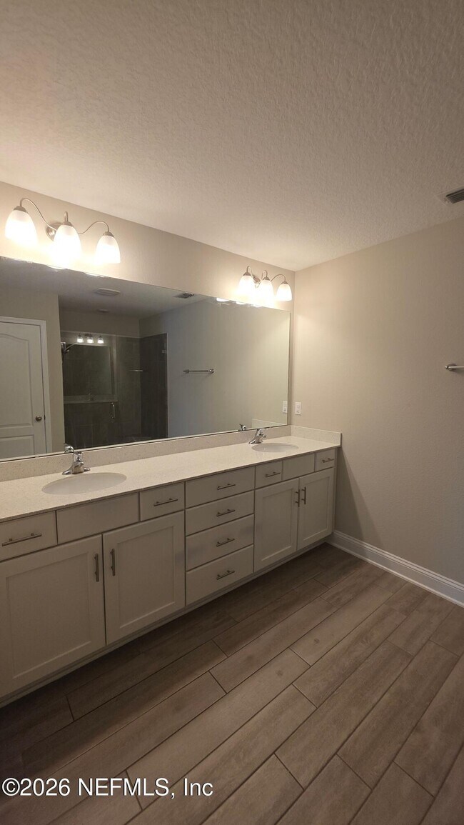 Building Photo - 721 Narvarez Ave