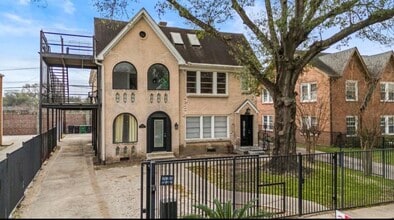 Building Photo - 1633 Castle Ct