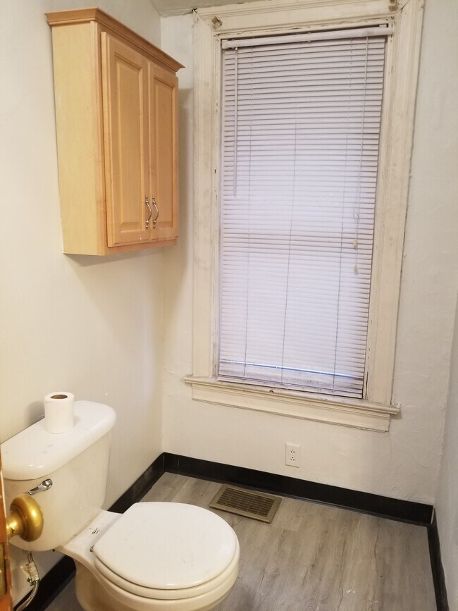 Building Photo - 411 N Craig St