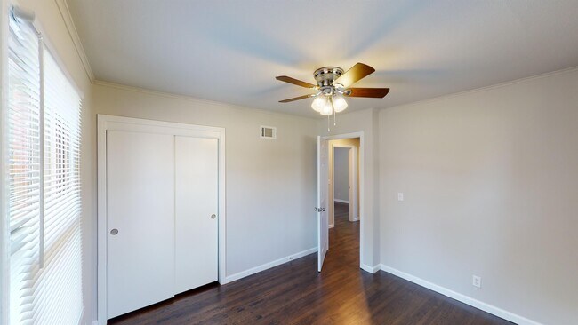 Building Photo - 6010 E 18th St