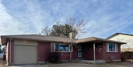 Building Photo - Spacious 5-Bedroom Single-Family Home with Fenced Yard & Garage