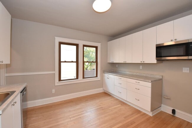 Building Photo - 1567 S 77th St