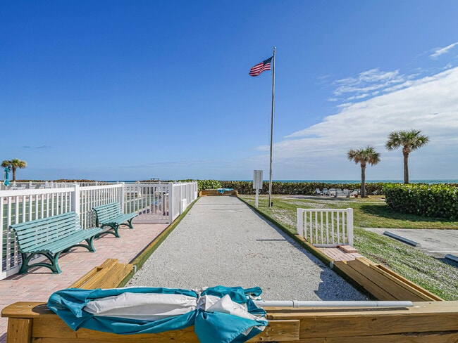 Building Photo - 5400 Jimmy Buffett Mem Hwy