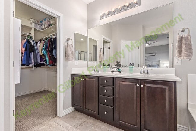 Building Photo - Beautiful Single-Story 3-Bed/3-Bath Home i...