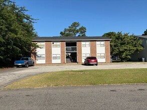 Building Photo - 2 Bedroom Apartment Available in Hope Mills!