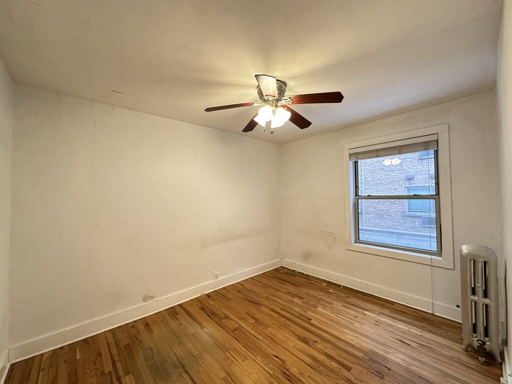 Building Photo - 521 W Surf St