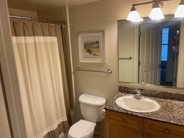 Bathroom - 777 7th St NW