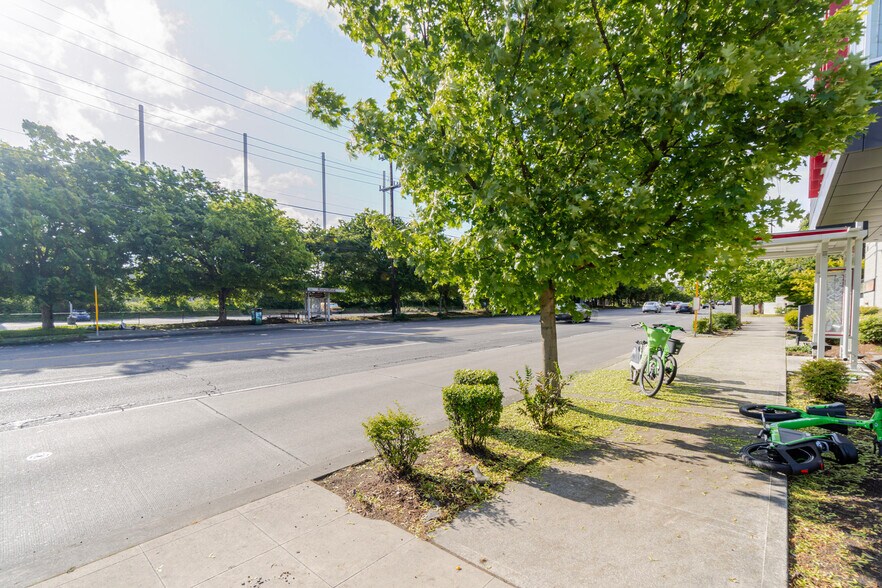 Building Photo - 2850 15th Ave W