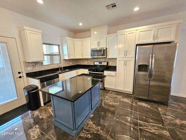 Building Photo - 704 Espada Dr