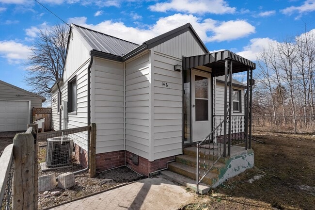 Building Photo - Charming Bungalow in Evergreen
