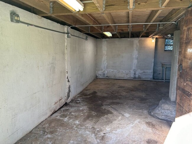 Building Photo - Charming 2 Bedroom Home with Stunning Views