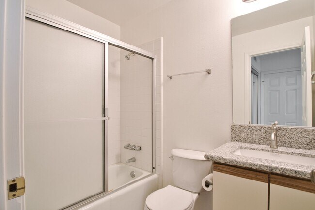 Building Photo - j444