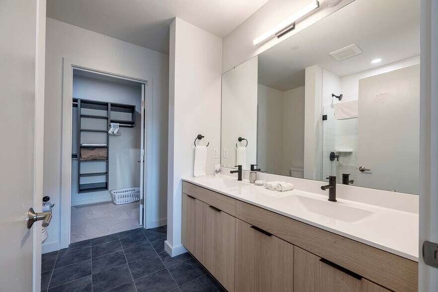 Building Photo - 172 Greyrock Pl