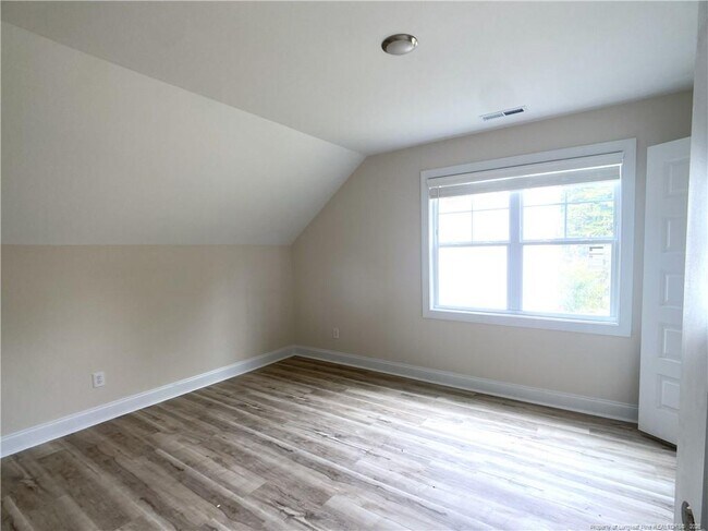 Building Photo - 2421 Colgate Dr