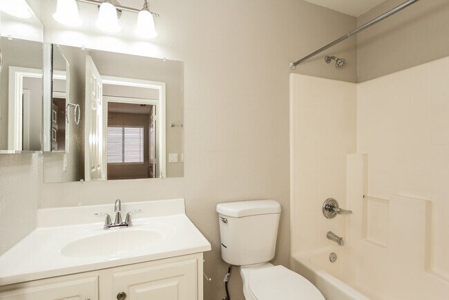 Building Photo - 4102 W Cactus Rd